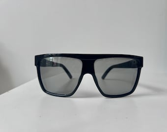 Vintage Y2K Gucci Oversized Black Wrap Sunnies // Designer Sunglasses // 90's Vintage Frames