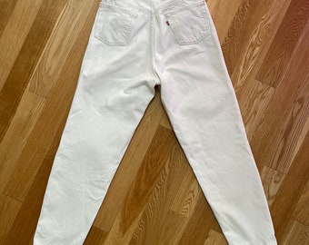 Vintage White Levis 501, Size 29 // White Mom Fit Jeans //