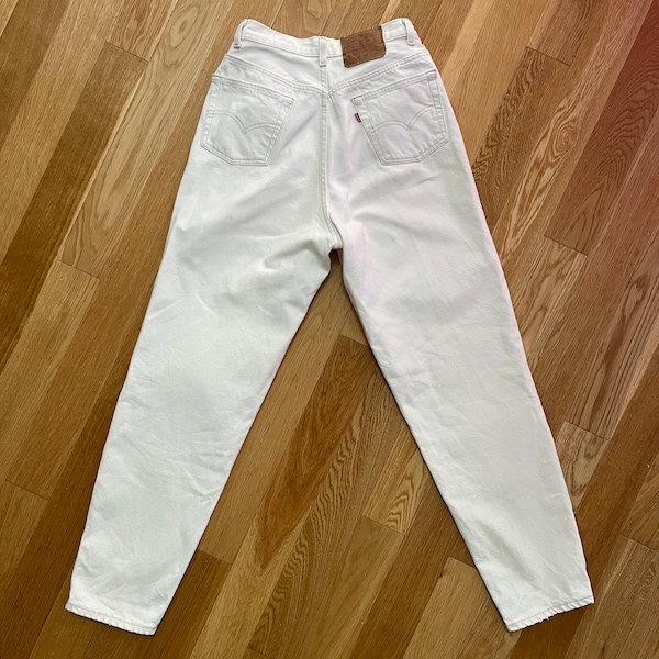 Vintage White Levis 501, Size 29 // White Mom Fit Jeans //