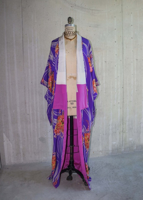STUNNING 70s Vintage Silk Floral Kimono, One Size 