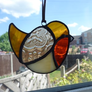 Stained Glass Robin Suncatcher: Textured Wing Design