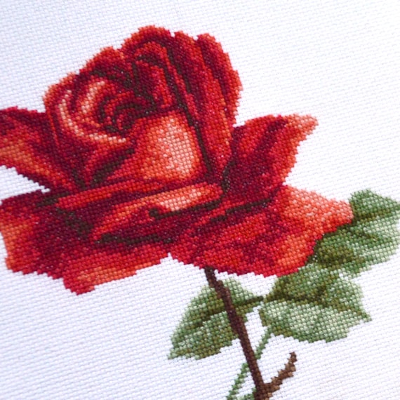 赤いバラのクロスステッチパターン、大人と子供向けの花の刺繍