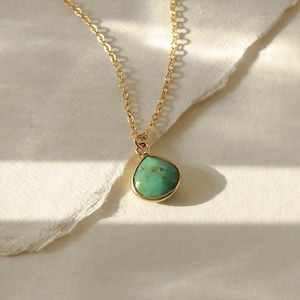 COLLIER GOUTTE TURQUOISE, collier turquoise or, collier de pierres précieuses simple, collier de perles délicates, collier de pierres précieuses délicates