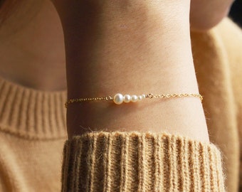 GIANNA Bracelet - Dainty Freshwater Pearl Bracelet, Bridesmaid Gifts, Dainty Everyday Jewelry, Natural Pearl Bracelet, Tiny Pearl Bracelet