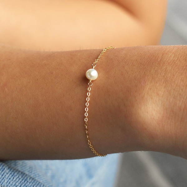 ALBA Bracelet • Tiny Pearl Bracelet • Single Pearl Bracelet, Layering Bracelet, Gift for Her, Dainty Bracelet, Simple Bracelet, Bridesmaid