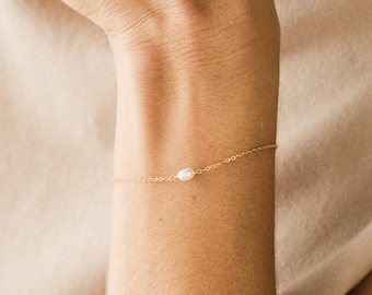 ARIA Bracelet • Tiny Oval Pearl Bracelet • Layering Bracelet, Dainty Bracelet, Freshwater Pearl Bracelet, Elegant Bracelet, Tiny Bracelet