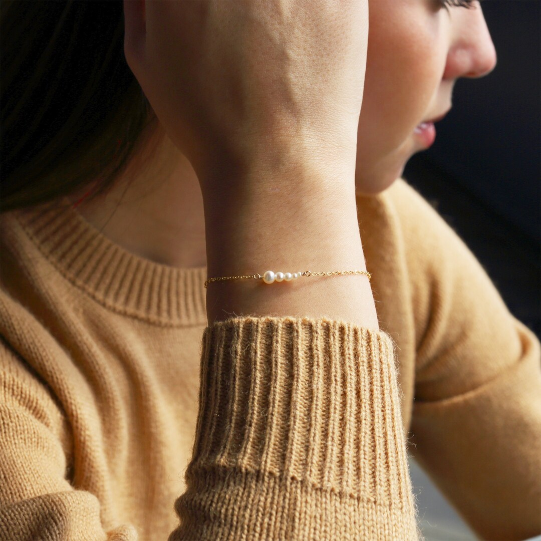 GIANNA Bracelet - Dainty Freshwater Pearl Bracelet, Bridesmaid Gifts, Dainty Everyday Jewelry, Natural Pearl Bracelet, Tiny Pearl Bracelet
