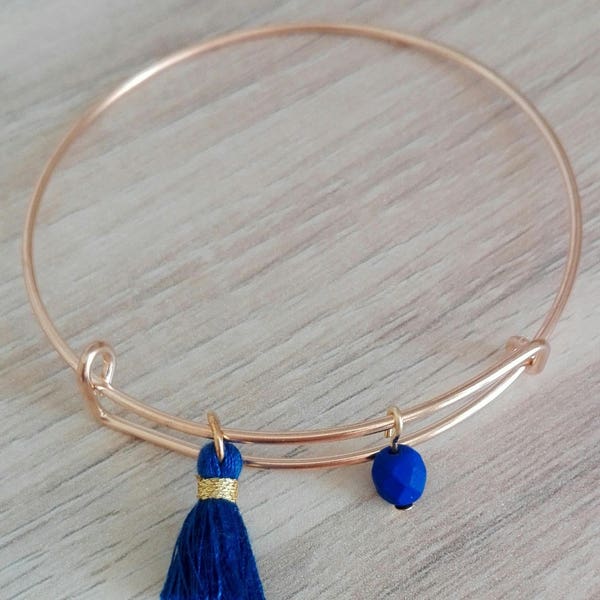 Bracelet jonc plaqué or avec un pompon et une perle bleu