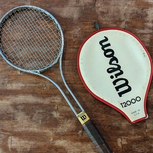 Raquette de tennis vintage Wilson T2000 avec housse - Made in USA Raquette de tennis vintage Wilson T2000 avec housse - Made in USA