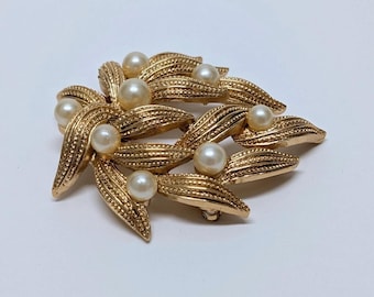 Vintage Crown TRIFARI Gold Tone Brushed Faux Pearl Leaf Brooch Pin 2" Laurel Costume Marked