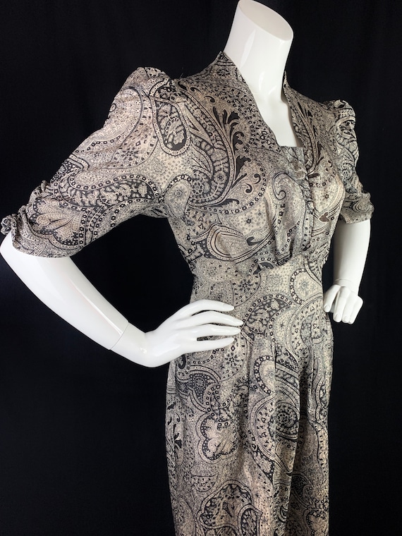 1970s Paisley Dress in 1940s Style with Puffed Sho