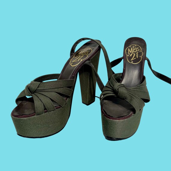 1970s Green Platform Shoes with Crossover Ankle Strap… Gem