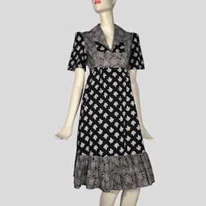 1970s Cotton Dress with Floral Print & Puff Shoulders / Vintage 70s / Boho / Prairie / Folk Style