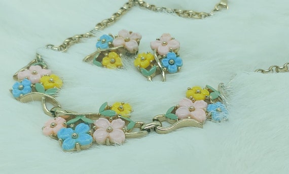 Vintage Flower Multi-color Set Necklace and Earri… - image 3