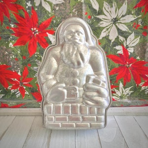 Vintage Santa Claus Chimney Cake Pan Formed Aluminum 3D Nordic Ware Northland