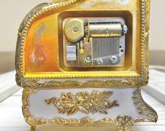 Charming Vintage Piano Music Box Jewelry Floral Gold Filigree White Porcelain Sankyo Japan Works