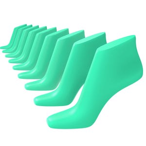Könnte beinhalten: Eine Reihe von zehn fußförmigen Strumpfpräsentationsformen aus mintgrünem Kunststoff, die in einer diagonalen Linie angeordnet sind und in die Ferne ragen. Jede Form hat eine glatte, feste Oberfläche und eine konturierte Form für Socken.