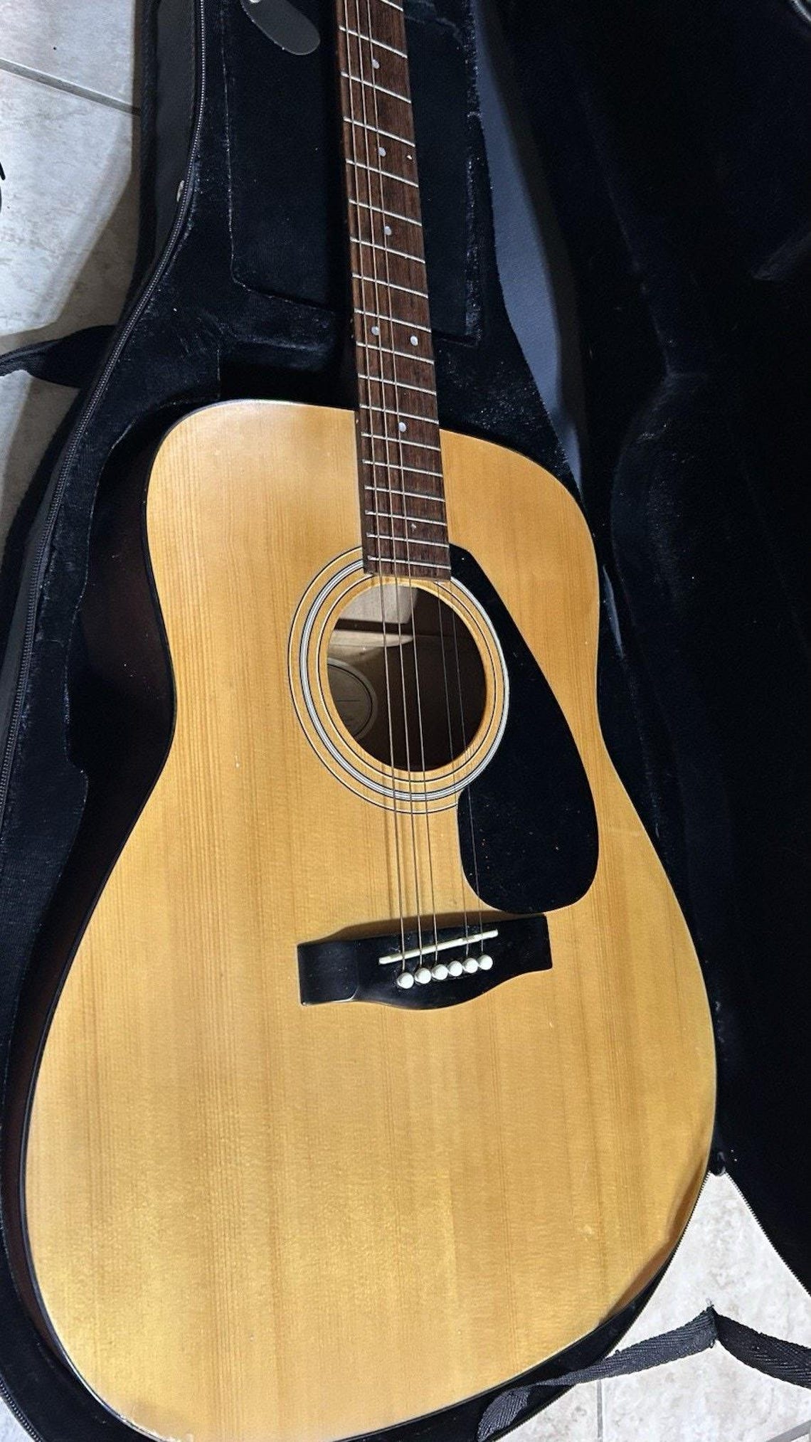 Yamaha FG-401 Natural Dreadnought Acoustic Guitar w/ Hard Shell Case Vintage 90s, foto 2 di 5