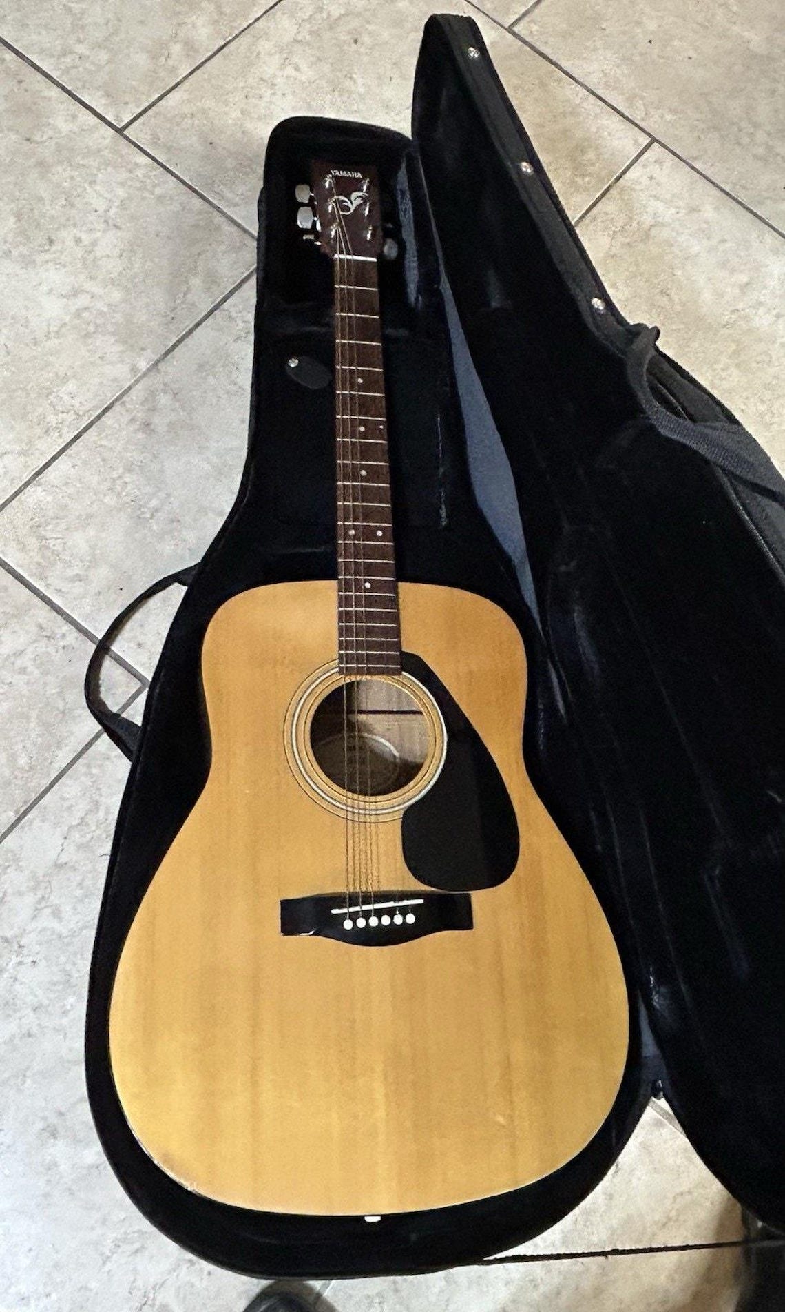 Yamaha FG-401 Natural Dreadnought Acoustic Guitar w/ Hard Shell Case Vintage 90s, foto 1 di 5