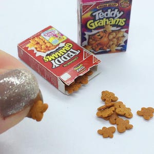 Miniatura di Teddy Grahams: scatola per biscotti in scala 1/6 con biscotti