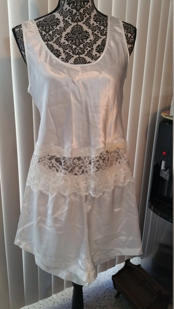 California Dynasty Two Piece Nighty. Size Small
