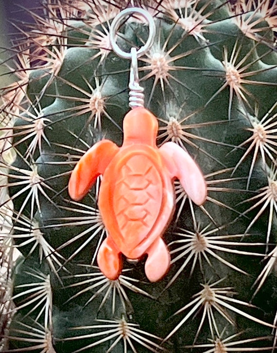 Lions Paw Shell Pendant