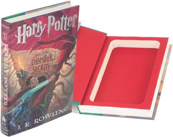 Hollow Book Safe - Harry Potter y la Cámara secreta por J.K. Rowling (Cierre magnético)