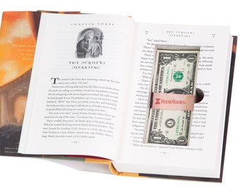 Caja de efectivo Real-Book con cierre magnético (los títulos varían)