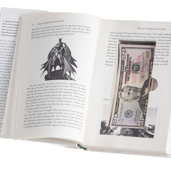 Kasa na pieniądze Real-Book z zamknięciem magnetycznym (tytuły mogą się różnić)