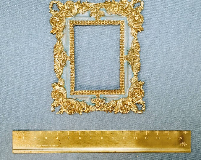 Framed glass mirror in wood and gold leaf.