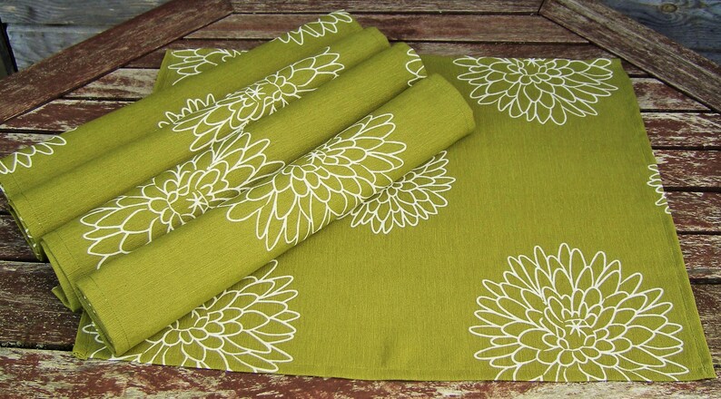 Parol green placemat main image 1