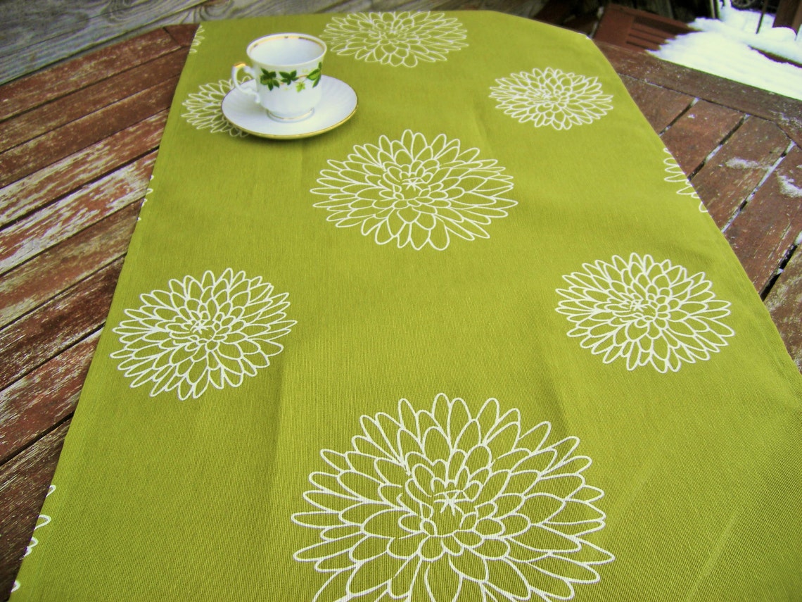 Green Table Runner Table Decor Dining Room Decor Table Etsy