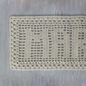 Tapete con nombre personalizado: letrero de crochet personalizado, regalo hecho a mano para baby shower, decoración de habitación infantil y bautizo. Disponible en varios colores.