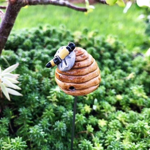 Glow in the Dark Bees set of 4 WS 1442 Miniature Fairy Garden Glow in the Dark Bees set of 4 WS 1442 Miniature Fairy Garden