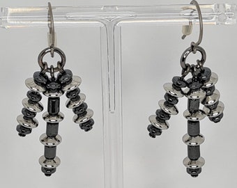 Boucles d’oreilles en acier inoxydable hématite noire et titane - Fil d’oreille en titane fait à la main de calibre 20 - Boucles d’oreilles à triple tige - Hypoallergénique