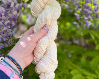 Yarn natural un Dyed Superwash Merino : DK/Aran/Bulky, 100g Skein
