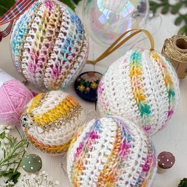 Crochet Pattern, Crochet Swirl Bauble, Digital Pattern, Christmas Bauble, pdf pattern, instant dowload,photo tutorial, SewHappyCreative.