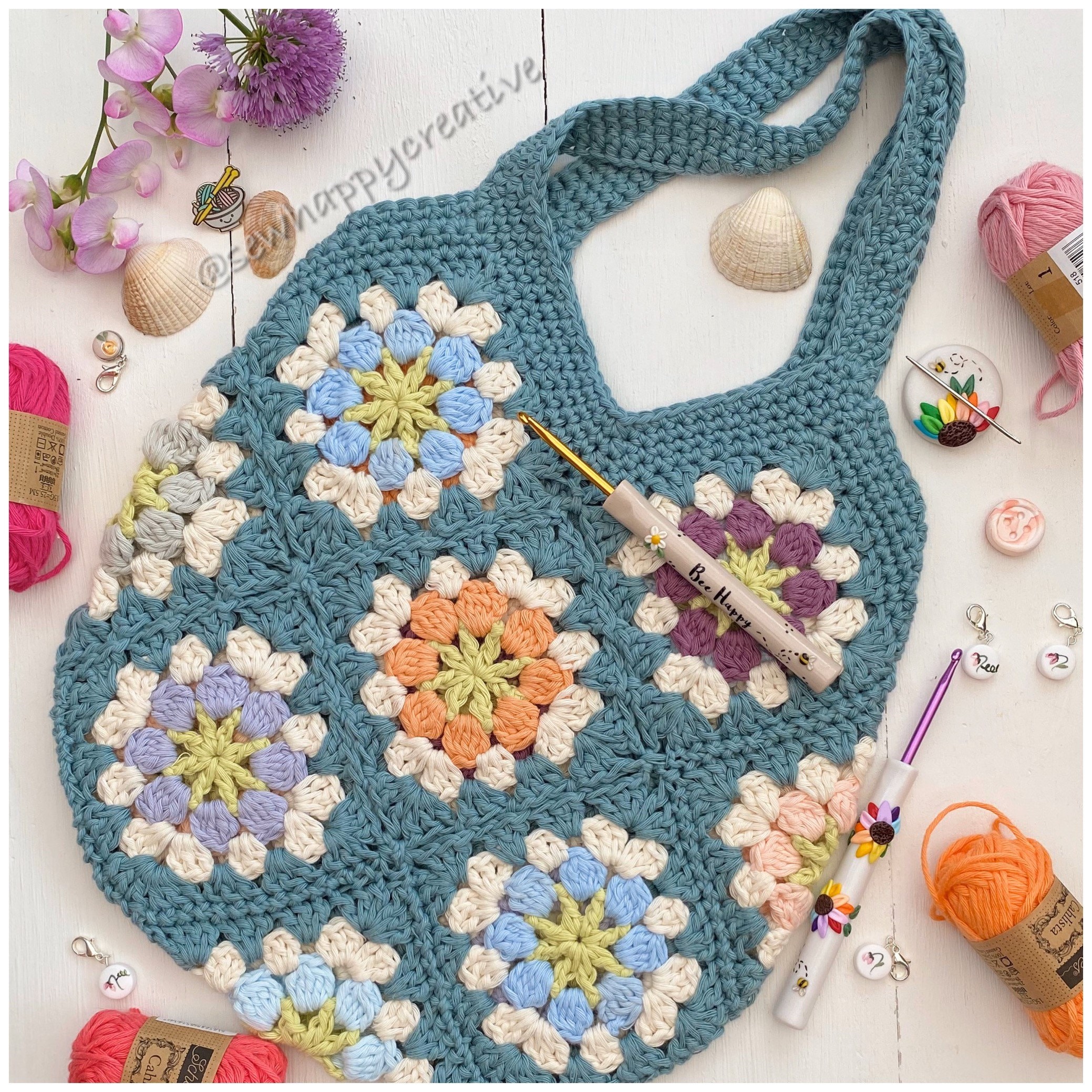 Bag with a Floral Motif Crochet Patterns - Your Crochet