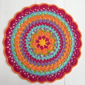Mandala Häkelanleitung:Digitaler Download Fröhliches Blumen Deckchen (PDF Pattern) SewHappyKreativ