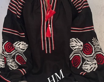 Oekraïense zwarte prachtige geborduurde blouse in Oekraïense volksstijl, bohoblouse, linnen blouse