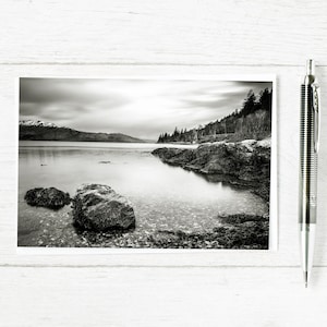 Schottland Landschaft für jeden Tag, schwarz weiss Fotografie, ideal auch für Dad Birthday und Vatertag oder Sympathie und Beileid.