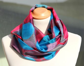 Summery silk scarf with pink and blue geometric print