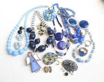 Set ART GLASS Beaded Pierced Earrings matching Bracelet 7-5 inches length VINTAGE beads dr3