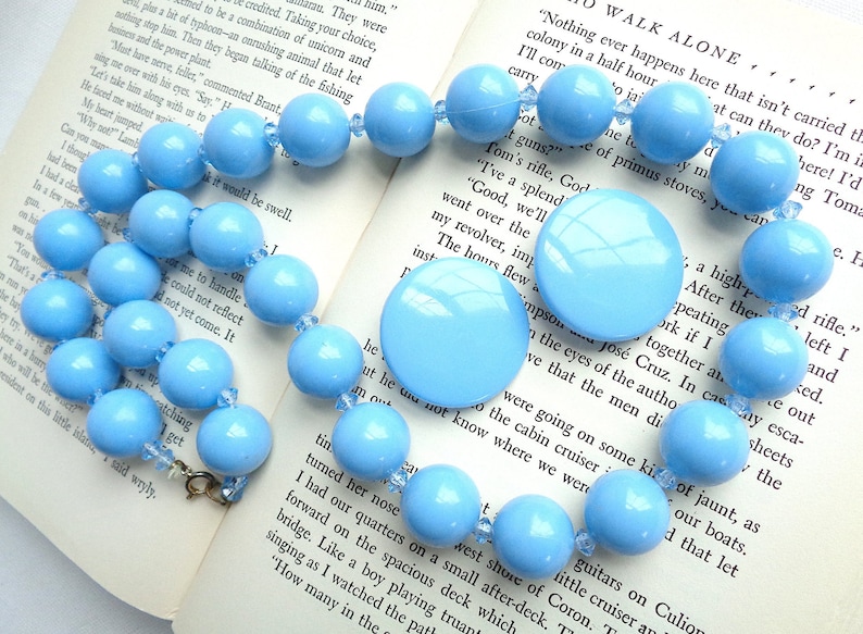 Estate Jewelry Vintage Chunky Blue Bead and Blue Clear Bi Cone Bead Necklace /& Matching Clip Back Blue Button Earrings