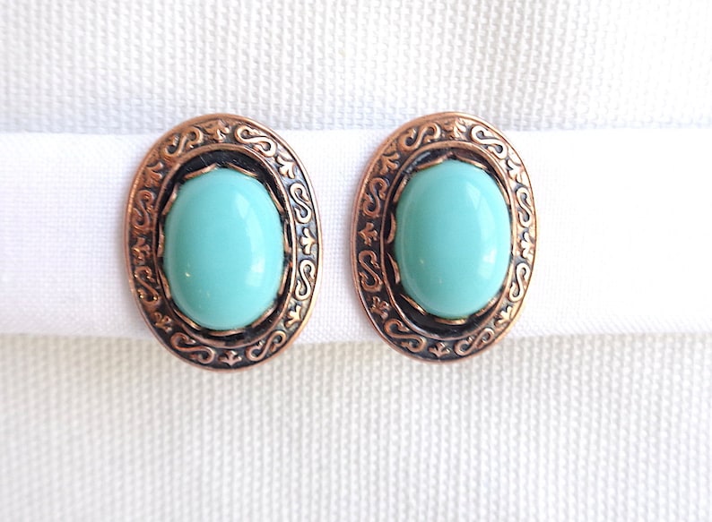Copper and Turquoise Cabochon Vintage Brooch and Clip Back Earring Set Stamped Metal Design Estate Jewelry