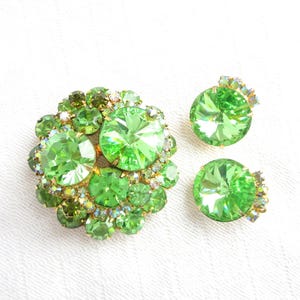 Juliana Delizza & Elster Bright Green Rhinestone Brooch and Clip Back Earring Vintage Jewelry Set - NY Estate Jewelry
