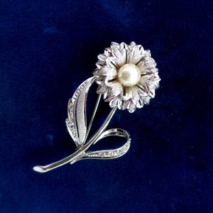Elegant Silver Tone Metal and Faux Pearl Vintage Flower Brooch Pin - NY Estate Jewelry