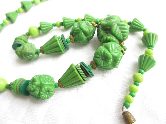 Antique Green Bakelite Molded Necklace - Gorgeous… - image 9