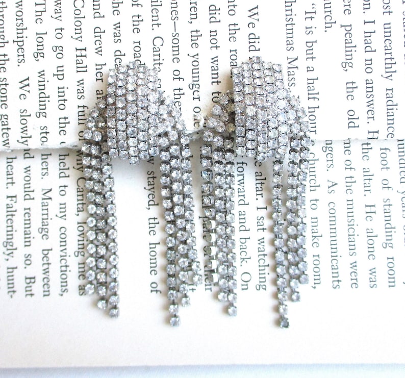 2 34 Long NY Estate Jewelry Dramatic Vintage Dangling Rhinestone /& Silver Link Clip Back Earrings