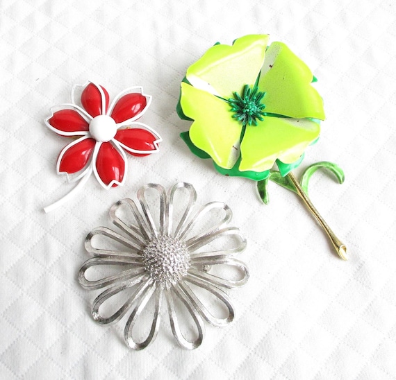 Lot De 3 Broches Anciennes Françaises - Éventail Et Fleurs En Métal - Vintage